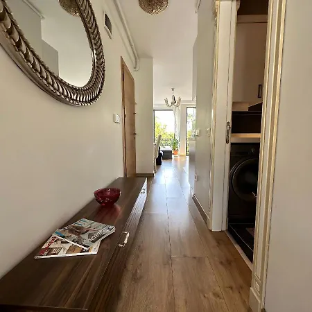Luxurious Garden Flat By Summitvista Appartement Istanboel